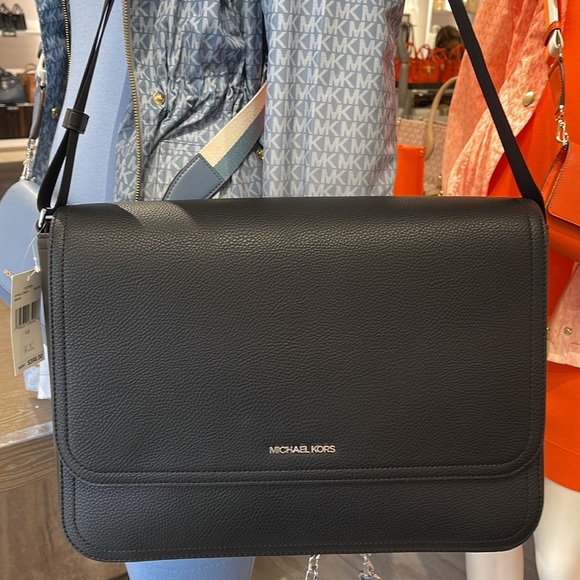 MICHAEL KORS
Cooper Messenger Bag
Black
 NWT - Picture 1 of 16